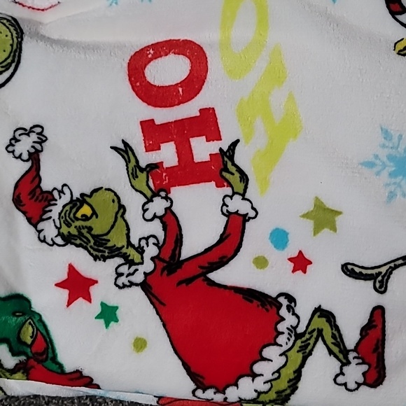 Grinch Sherpa Backed Throw 50in X 70in - Picture 5 of 6